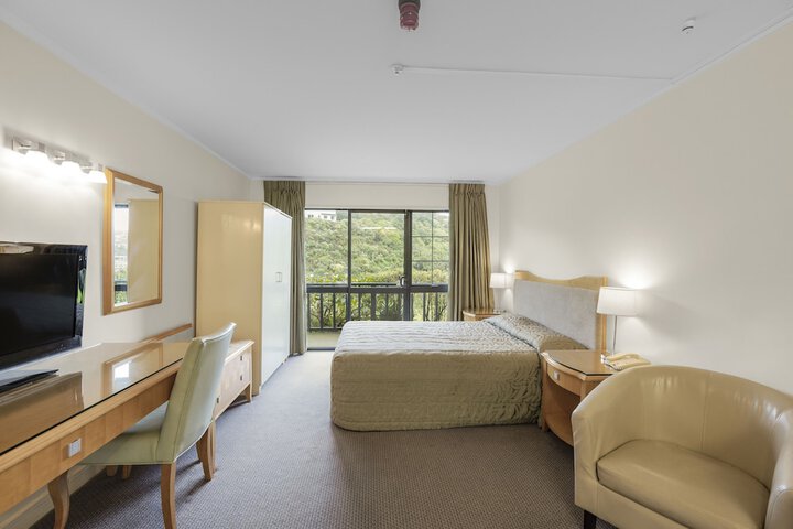 Room 34 of 111