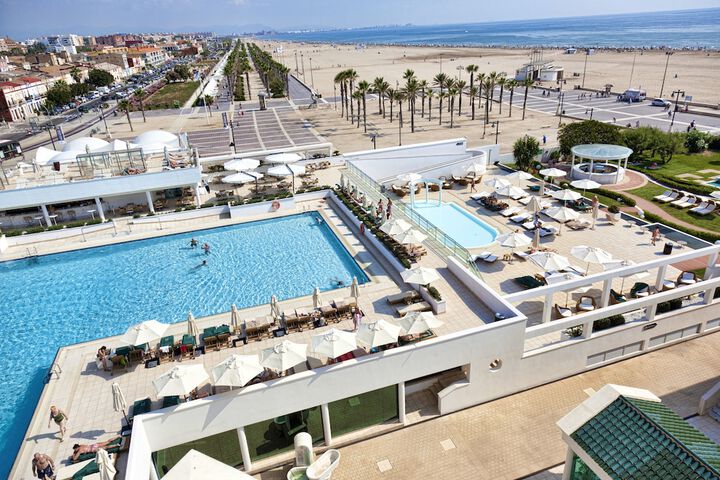 Hotel Pool