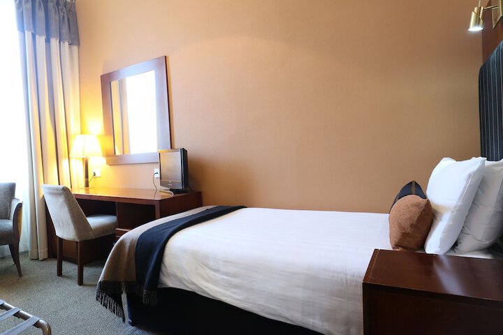 Room 10 of 68