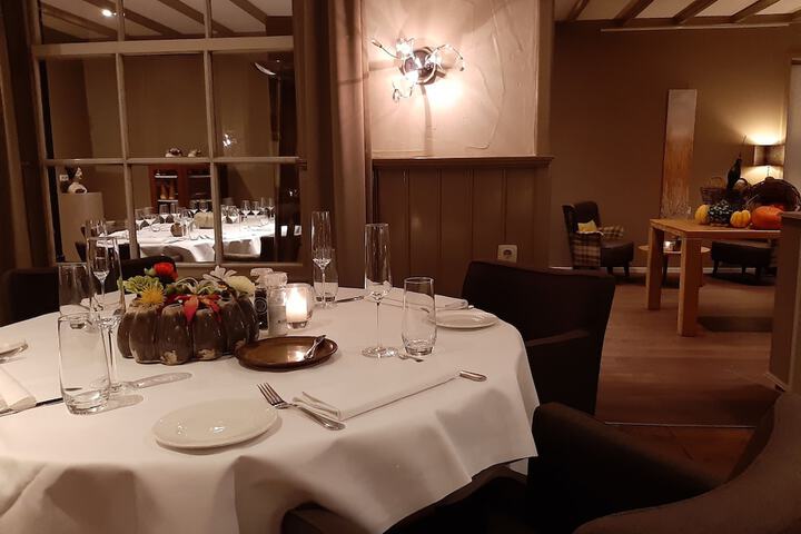 Dining 18 of 38