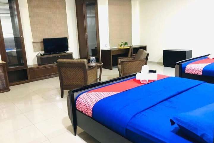 Room 2 of 75