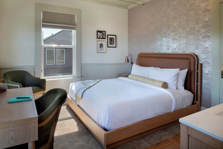 Room 47 of 80