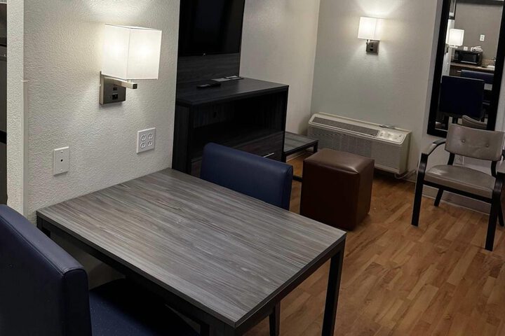 Room 11 of 31
