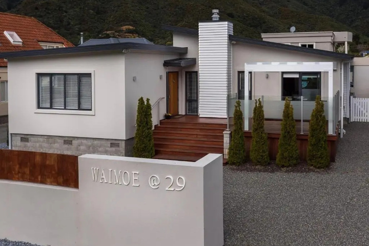 Poolside Retreat Picton Holiday House Waikawa