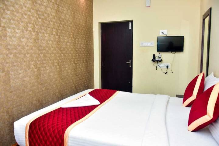 Room 10 of 14