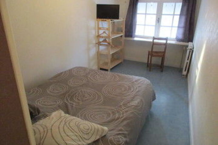 Room 12 of 36