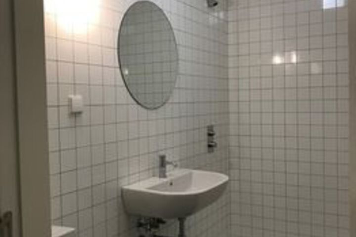 Room 2 of 119