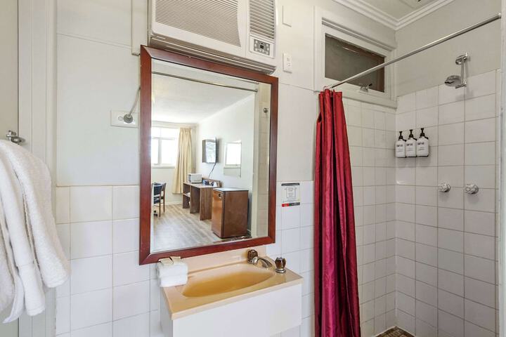 Room 18 of 27