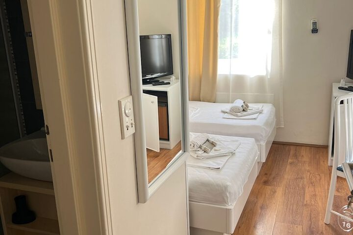 Room 14 of 74
