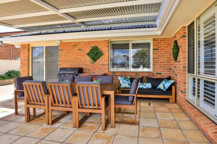 Coastaway I Pet Friendly I 3 Min Walk to Beach