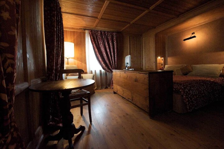 Room 3 of 98