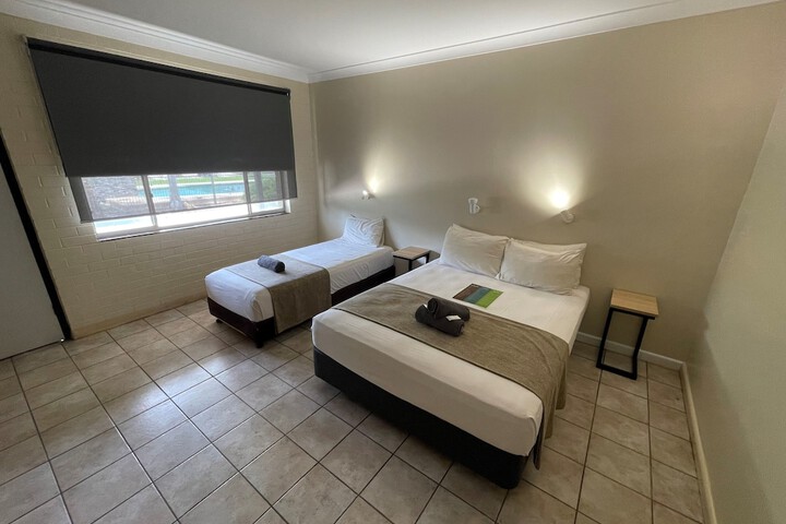 Room 3 of 43