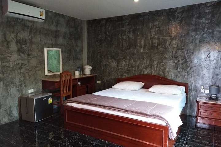 Room 7 of 16