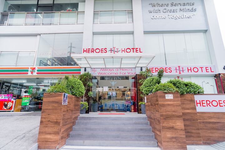 Heroes Hotel