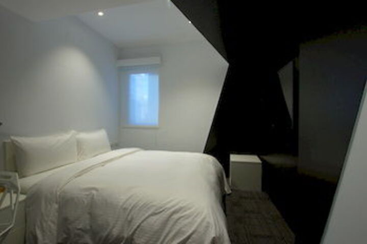 Room 42 of 65
