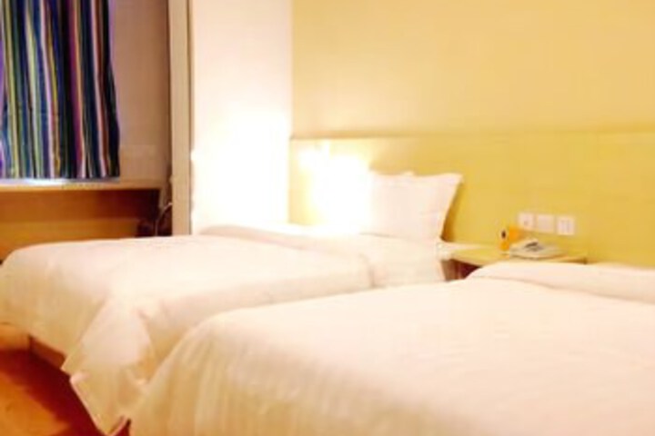Room 2 of 6