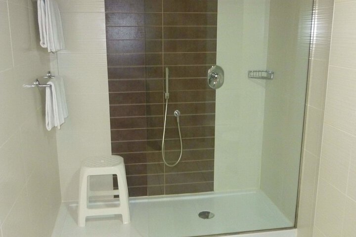 Room 16 of 26