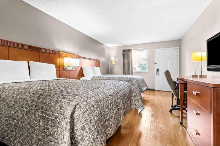 2 Double Beds (5 of 9)
