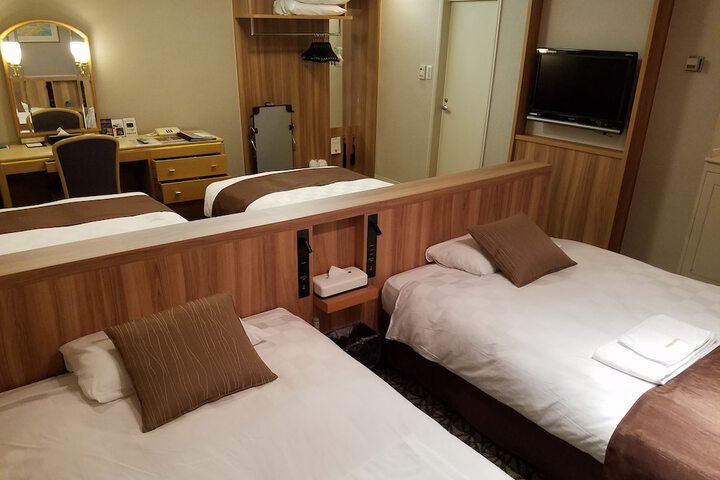 Room 19 of 120