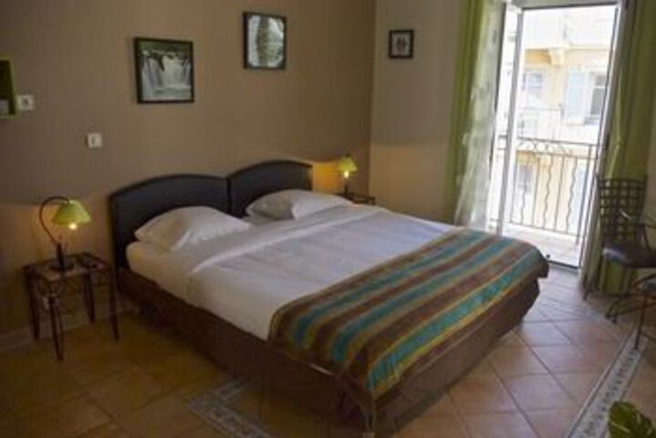 Room 11 of 22