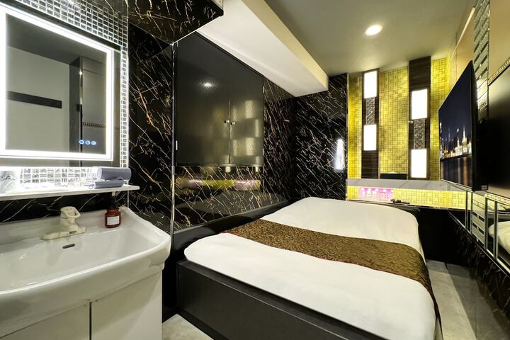 Room 4 of 24