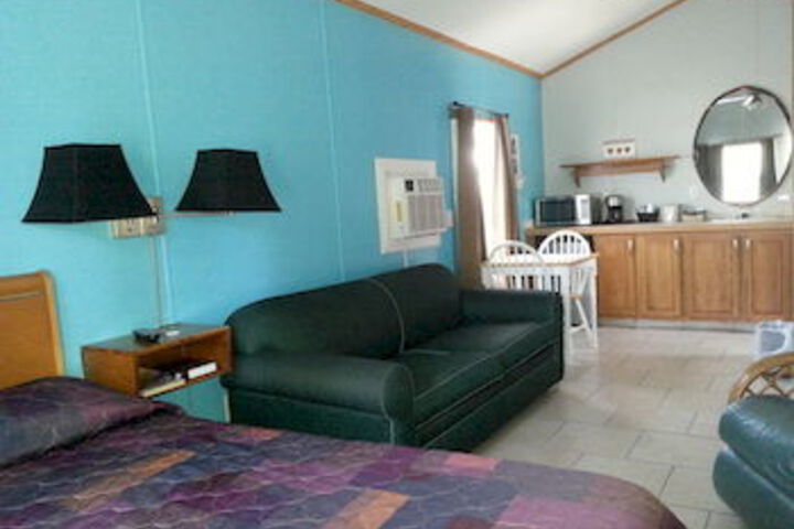 Room 10 of 38
