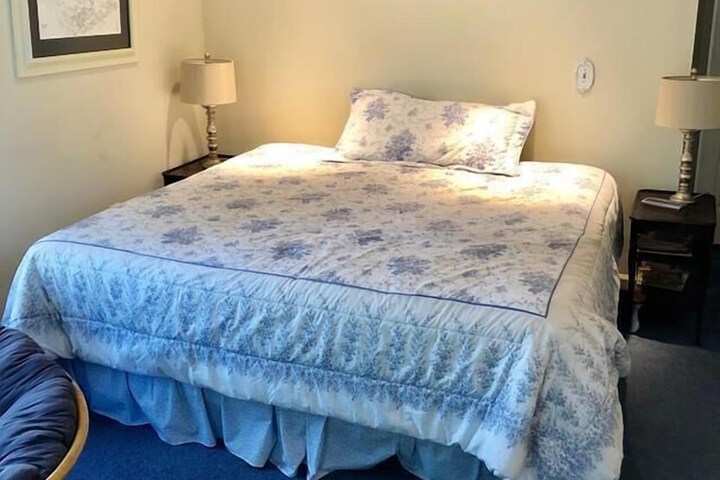 Room 2 of 9