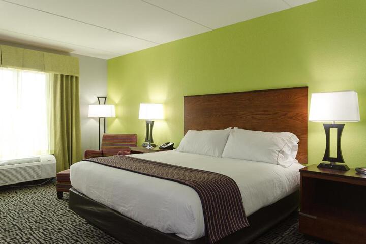 1 King Bed (10 of 10)