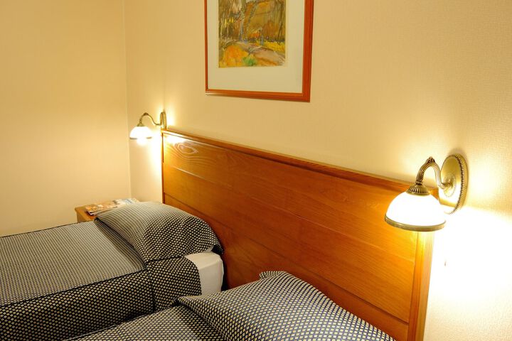 Room 16 of 94