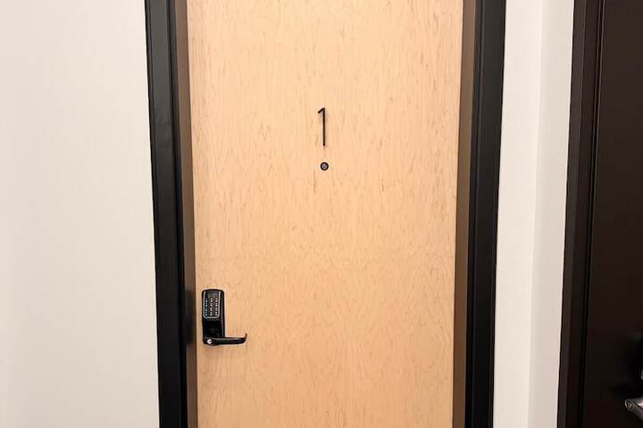 Room 43 of 206