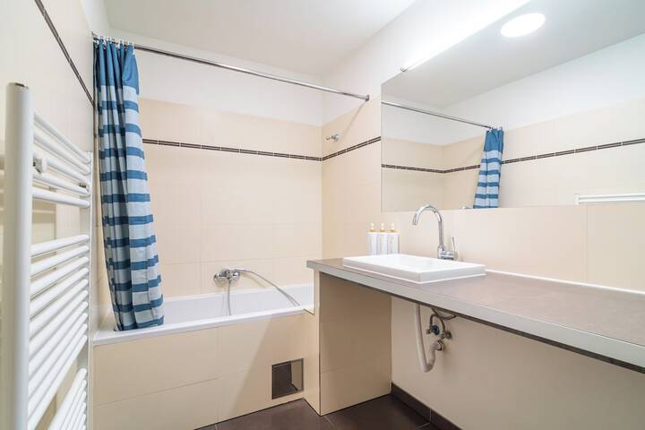 Room 205 of 236