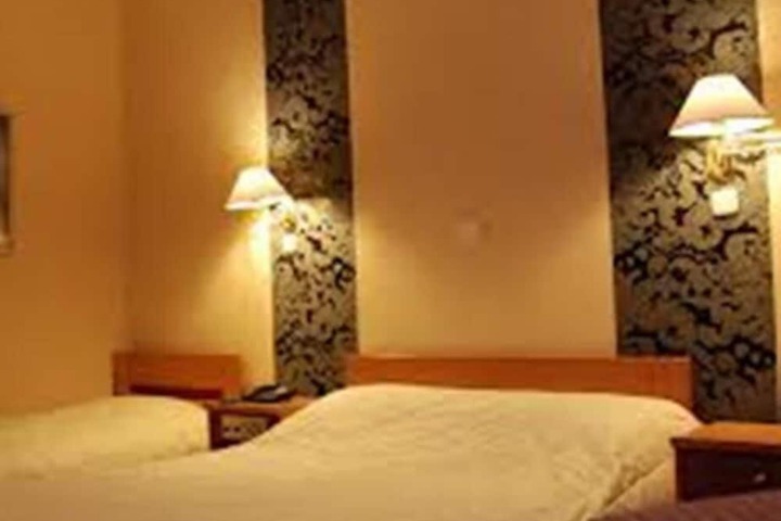 Room 16 of 30