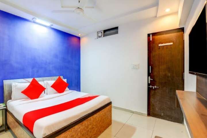 Room 5 of 17