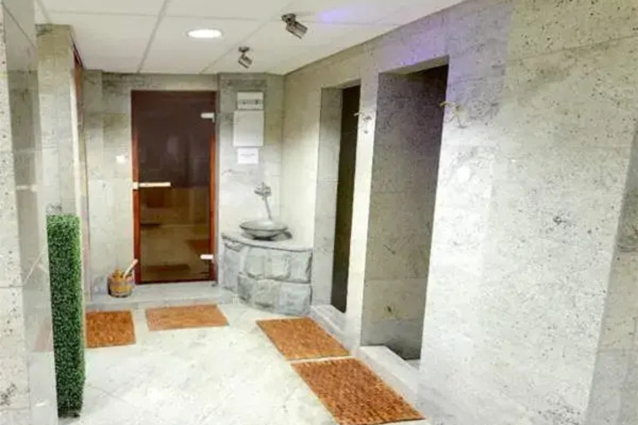 Room 10 of 26
