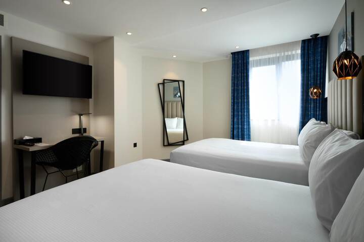 Room 8 of 42