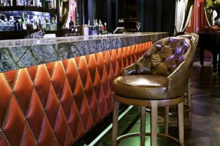 Lounge 49 of 61