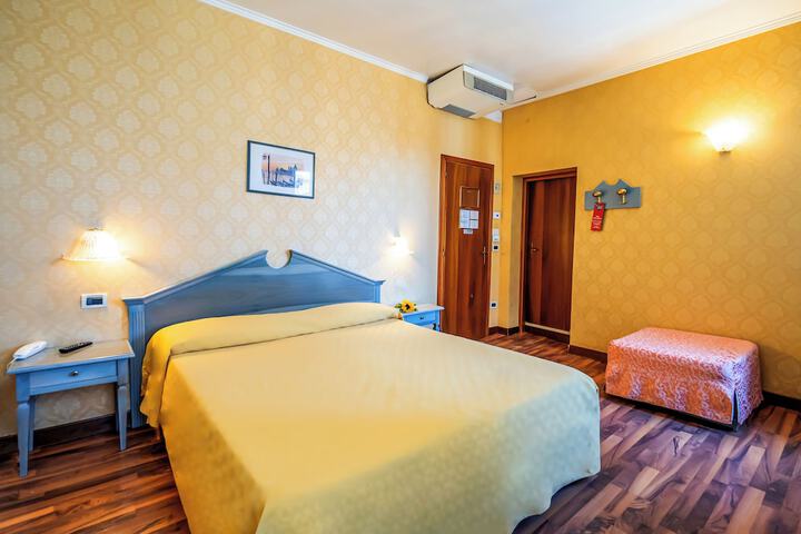 Room 34 of 73
