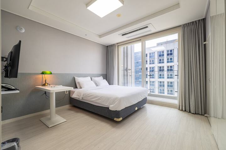Room 7 of 19