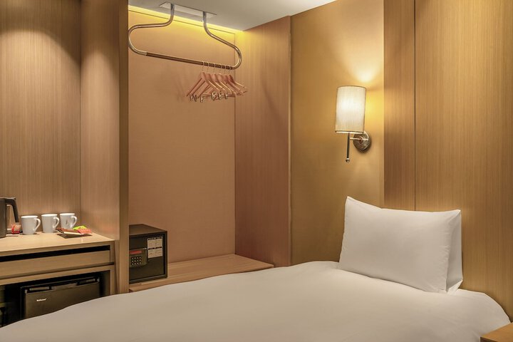 Room 28 of 108