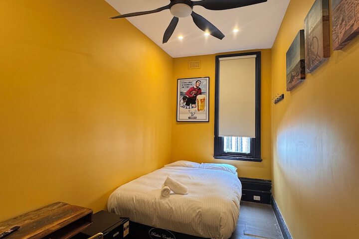 Room 9 of 19