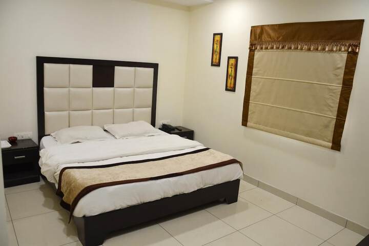Room 8 of 31