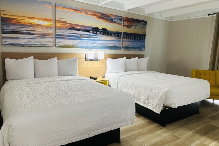 2 Queen Beds (12 of 16)