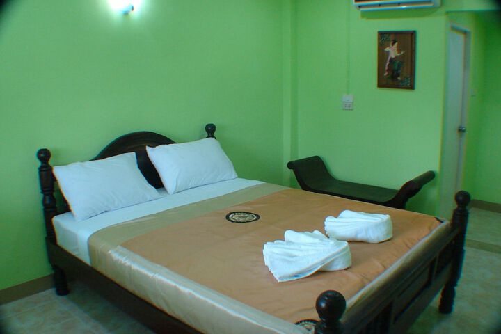 Room 6 of 14
