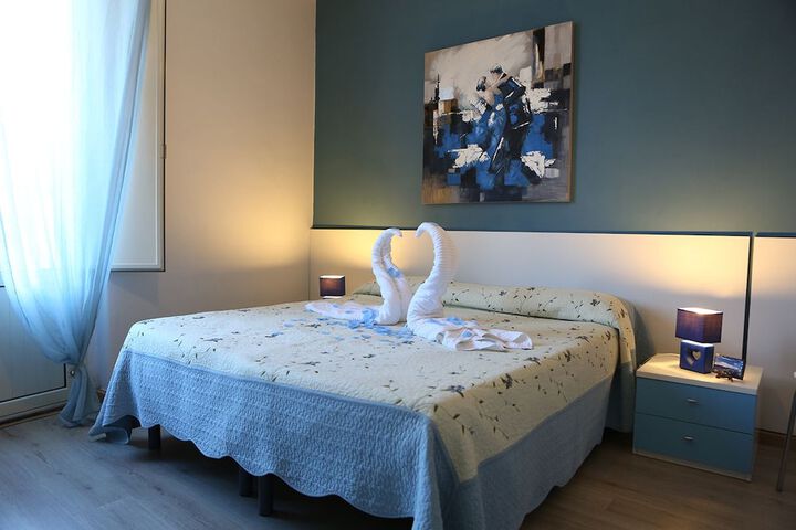 Room 6 of 28