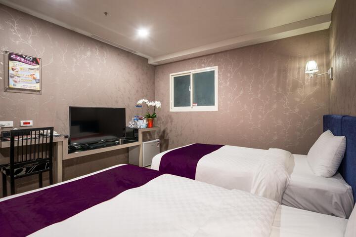 Room 33 of 41