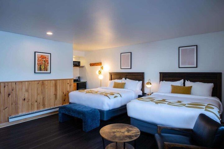 Superior 2 Queen Beds (5 of 9)