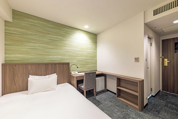 Room 21 of 120
