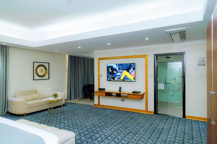Room 10 of 16