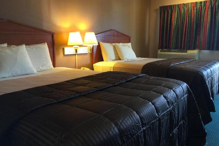 2 Queen Beds (3 of 5)
