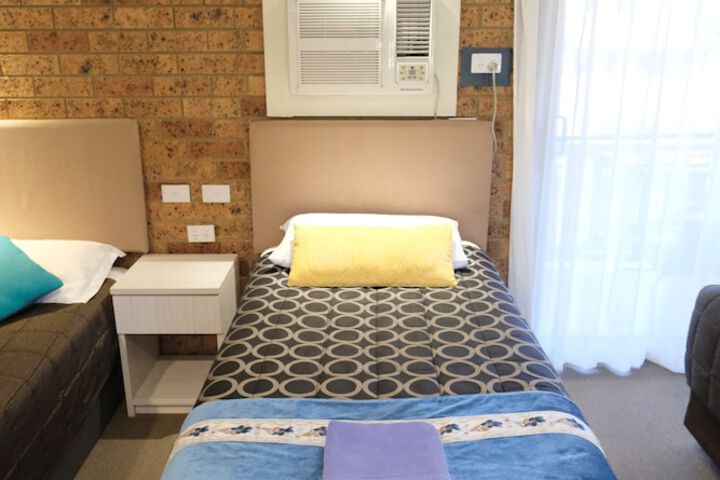Room 34 of 169
